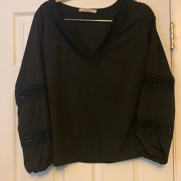 Black cut out Blouse - Picture 1 of 3